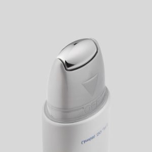 close up applicator for applying Obagi Elastiderm Neck and Decolette Concentrate Serum